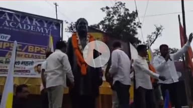 कांके: जेल चौक के पास आजसू सुप्रीमो ने शहीद निर्मल महतो की प्रतिमा पर श्रद्धांजलि अर्पित की