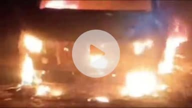 करौली: खान की चौकी के पास चलती इनोवा कार में लगी आग, वीडियो सोशल मीडिया पर हुआ वायरल