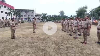 अमरोहा: अमरोहा के एसपी ने पुलिस लाइन का किया निरीक्षण, टोलीवार करवाई ड्रिल और दिए निर्देश