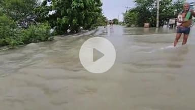 बेगूसराय: सिहमा गांव में बाढ़ से लोग बेहाल, घर छोड़ने को मजबूर