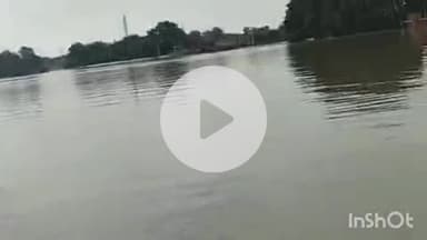 आरा: भोजपुर डीएम के निर्देश पर बाढ़ में फंसे लोगों तक 'बोट एम्बुलेंस' के ज़रिए पहुँच रही चिकित्सा सेवाएं और ज़रूरी दवाएं