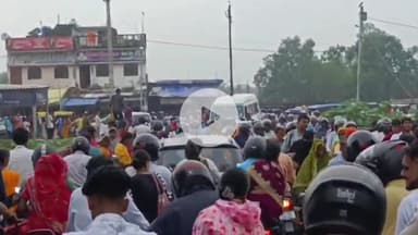 महाराजगंज: रक्षाबंधन के अवसर पर शिकारपुर चौराहे पर लगा भीषण जाम, घंटों फंसे रहे वाहन