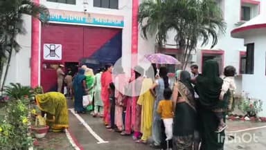महाराजगंज: जिला कारागार में बंदियों को उनकी बहनों ने बांधी राखी