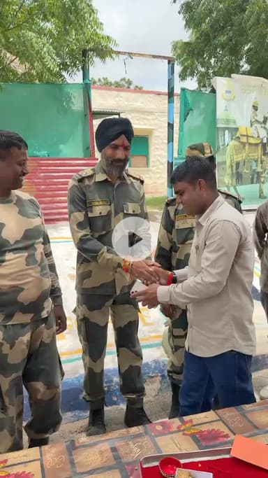 बाड़मेर जिले के BKD(बाकासर) भारत-पाकिस्तान बॉर्डर पर BSF के जवानों व अधिकारियों के साथ #रक्षाबंधन का त्यौहार मनाया।तत्पश्चात बीएसएफ अधिकारियों के साथ बॉर्डर का विजिट किया।