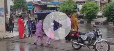 लक्सर: हरिद्वार रोड पर निगम की बसों में भीड़, महिलाएं प्रदेश सरकार की निःशुल्क 1 दिन की यात्रा से नाखुश