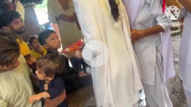 बक्सर: सेवा बस्ती में पुलिस अधिकारियों के साथ जा बालिका खंड की छात्राओं ने भाइयों की कलाई पर बांधा रक्षा सूत्र, की मंगल कामना