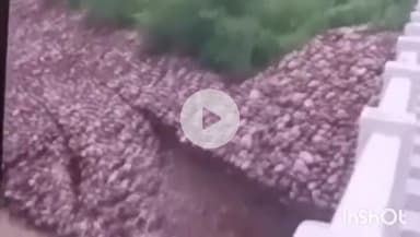 इंदौरा: व्यास दरिया पर बने रियाली पुल पर मंडराया खतरा, क्रेट टूटने लगे