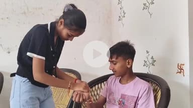 अमरोहा: अमरोहा जिले में बड़े धूमधाम से मनाया जा रहा रक्षाबंधन का त्यौहार, बारिश भी नहीं रोक पाई बहनों को भाई से मिलने से