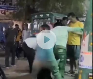 ग्वालियर गिर्द: हजीरा चौराहा पर दो शराबियों ने किया जमकर हंगामा