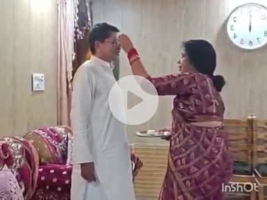 गोरखपुर: पूर्व मेयर ने अपने बेतियाहाता स्थित आवास पर समाजसेवी आदिल अमीन को रक्षाबंधन बांधकर गंगा-जमुनी तहजीब की मिसाल पेश की