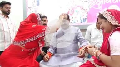 लाडपुरा: लोकसभा अध्यक्ष ओम बिरला ने शक्ति नगर केम्प कार्यालय पर मनाया राखी का त्यौहार, उमड़ी लोगों की भीड़