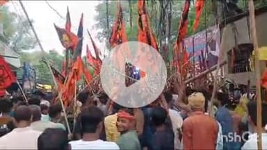 गोपालगंज: महावीरी अखाड़ा में लोगों ने दिखाए करतब, कलाकारों ने प्रस्तुत किए कार्यक्रम, शहर के मौनिया चौक पर लगा मेला