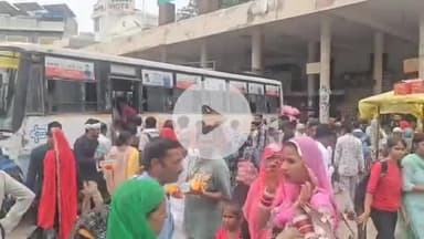 हनुमानगढ़: जिला मुख्यालय पर रक्षाबंधन के उपलक्ष्य में महिलाओं ने रोडवेज बसों में की नि:शुल्क यात्रा, मुख्यमंत्री का जताया आभार