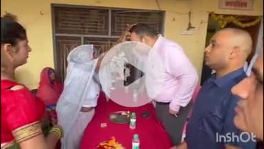 कासगंज: डीएम ने सहावर गेट स्थित वृद्ध आश्रम में रक्षाबंधन पर्व मनाया, वृद्ध माताओं और बहनों से बंधवाई राखी