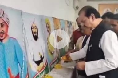 कांके: कांग्रेस भवन में अगस्त क्रांति दिवस और विश्व आदिवासी दिवस पर कार्यक्रम आयोजित