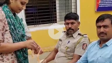 भोकरदन: पोलीस ठाणे येथे रक्षाबंधनानिमित्त महिला पोलीस कर्मचाऱ्यांनी बांधल्या आपल्या सहकारी पोलीस बांधवांना राख्या