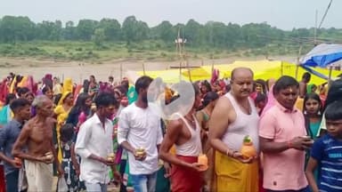 पीरटांड: सावन पूर्णिमा पर बराकर धाम सहित कई शिवालयों में उमड़ी श्रद्धालुओं की भीड़, दिनभर हुआ जलाभिषेक