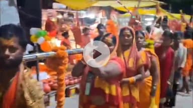 बाढ़: श्रावण मास के अंतिम दिन कई कांवरियों ने बाढ़ के उमानाथ से जल उठाकर अन्य शिवालयों के लिए प्रस्थान किया