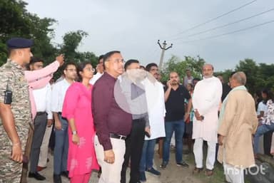 बेगूसराय: नगर निगम के अंतर्गत बाढ़ पीड़ितों से मिले DM, हर संभव मदद का दिया भरोसा