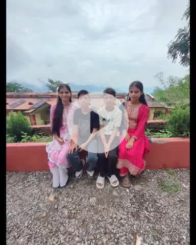 खुशियों की बहार आया है रक्षाबंधन का त्योहार आया है बहन भाई के हाथ में कलाई बंधेगी को त्योहार है