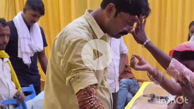 फरेंदा: नगर पंचायत बृजमनगंज में रक्षाबंधन पर महिलाओं और बच्चियों ने चेयरमैन को बांधी राखी