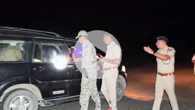 बाड़मेर: बाड़मेर में 48 स्थानों पर नाकाबंदी कर वाहनों की सघन जांच, 34 वाहनों को किया ज़ब्त, कई अपराधी गिरफ्तार