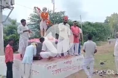 देसूरी: सादड़ी में विश्व आदिवासी दिवस पर निकाली गई रैली, समारोह में सांस्कृतिक प्रस्तुतियां दी गईं, मेधावी छात्रों का हुआ सम्मान