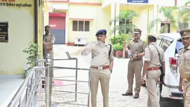 फरेंदा: एसपी ने निचलौल थाने का किया औचक निरीक्षण