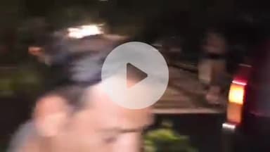 लाडपुरा: आकाशवाणी कॉलोनी में देर रात कार बिजली के पोल से टकराई, इलाके की बिजली गुल होने से लोग हुए परेशान, हुआ हंगामा