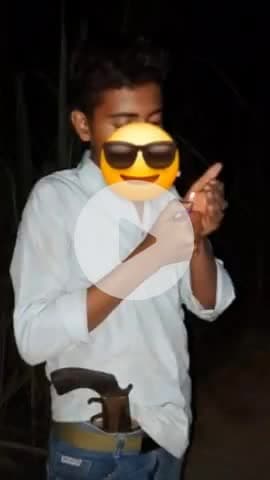 बागपत: कोतवाली बागपत क्षेत्र के निवाड़ा गांव के एक युवक का तमंचा के साथ सोशल मीडिया पर फोटो हुआ वायरल