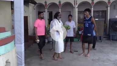 कांके: नेमरा में दिशोम गुरु शिबू सोरेन के श्राद्ध कर्म के पांचवें दिन सीएम ने निभाई स्थानीय रस्म