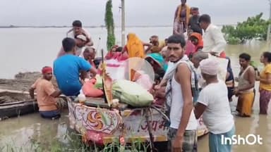 मुंगेर: सदर प्रखंड के कुतलूपुर पंचायत में बाढ़ पीड़ितों का पलायन, ऊंचे स्थान पर शरण, गांव से शहर तक त्राहिमाम