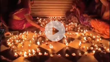 मथुरा: कॉरिडोर पर सुप्रीम कोर्ट के स्टे लगाने के आदेश की खुशी में गोस्वामी समाज ने श्री बांकेबिहारी मंदिर परिसर में किया दीपदान