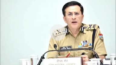 देहरादून: पुलिस महानिदेशक दीपम सेठ ने पुलिस मुख्यालय में अधिकारियों की उच्च स्तरीय बैठक की, राहत एवं बचाव कार्यों पर हुई चर्चा
