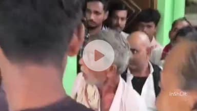 फरेंदा: मामी चौराहे के पास यूरिया खाद मांगने पर किसान को चप्पल से पीटा, दो आरोपी हुए गिरफ्तार