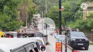 चित्तौड़गढ़: चित्तौड़गढ़ दुर्ग पर आज रविवार को देश-विदेश से पहुंचे पर्यटकों के कारण लगा लंबा जाम