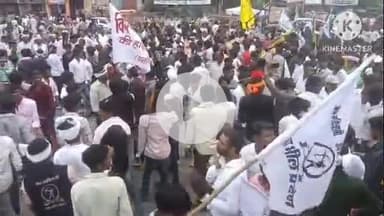 चित्तौड़गढ़: कलेक्ट्रेट पर आदिवासी दिवस को लेकर पहुंचे जुलूस का लोगों ने जोरदार स्वागत किया, हजारों लोग रहे मौजूद