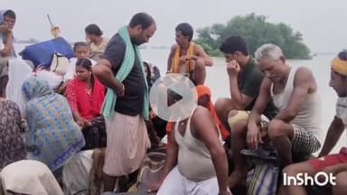 मुंगेर: कुतलुपुर पंचायत: बाढ़ से आठ हजार लोग प्रभावित, ग्रामीण नाव से बच्चों व महिलाओं को आश्रय स्थल पहुंचा रहे