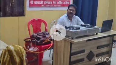 उतरौला: उतरौला में इंडियन ओयल कॉरपोरेशन ने कैंप लगाकर कंज्यूमर्स को बीमा के लाभ की जानकारी दी