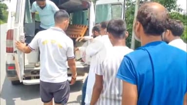 अमेठी: नशे में तेज रफ्तार बाइक सवार तीन युवक गड्ढे में गिरे, सभी गंभीर रूप से घायल, सीएचसी भादर में उपचार जारी