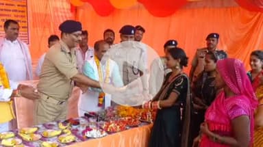 बहराइच: जिला जेल में निरुद्ध बंदियों की रक्षाबंधन पर परिजनों से कराई गई मुलाकात, कैदियों की आँखों से छलके आंसू