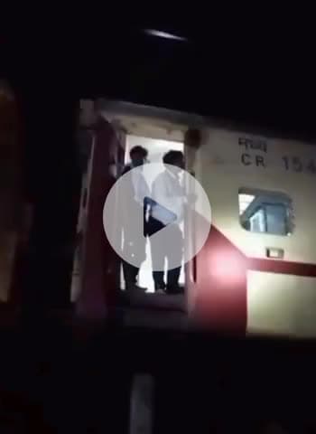 कर्वी: मानिकपुर ओहन के पास हाईटेंशन तार गिरने से रेल यातायात सात घंटे ठप रहा