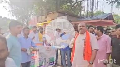 गोपालगंज: मौनिया चौक पर स्वदेशी जागरण मंच के सदस्यों ने फूंका अमेरिकी राष्ट्रपति का पुतला, बताया भारत विरोधी