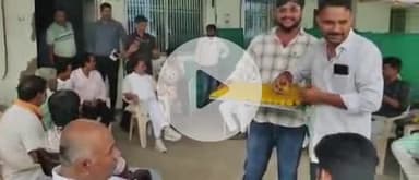 रौन: भिण्ड: कैबिनेट मंत्री राकेश शुक्ला ने हर घर तिरंगा अभियान की तैयारियों को लेकर कार्यकर्ताओं के साथ कार्यालय पर की बैठक