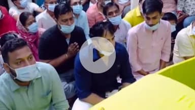 मथुरा: वृन्दावन: होली और जुम्मा की नमाज पर सुर्खियों में आए सीओ अनुज चौधरी का प्रमोशन, एएसपी बनने पर प्रेमानंद ने किए दर्शन