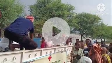 बक्सर: जिले के बाढ़ प्रभावित क्षेत्र में रेडक्रॉस ने बांटी राहत सामग्री