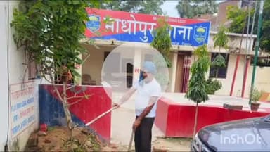 बरौली: बरौली व माधोपुर थाना परिसर में स्वच्छता अभियान चलाया गया, एसपी अवधेश दीक्षित ने दी जानकारी