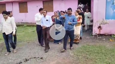 नरसिंहगढ़: मंडावर: शिक्षक देवचंद जोगड़े की ढोल-नगाड़ों से विदाई, शासकीय स्कूल में अनूठी सेवानिवृत्ति