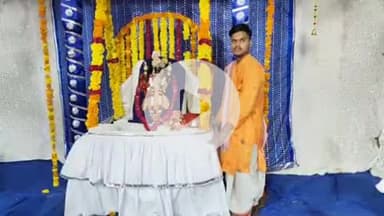 झालरापाटन: प्राचीन द्वारकाधीश मंदिर में सावन पूर्णिमा पर सफेद घटा में सजे भगवान द्वारकाधीश