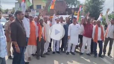 जयसिंहपुर: बिरसिंहपुर बाजार से भारत माता के नारे के साथ हाथ में तिरंगा झंडा लेकर क्षेत्रीय विधायक ने शुरू की तिरंगा यात्रा